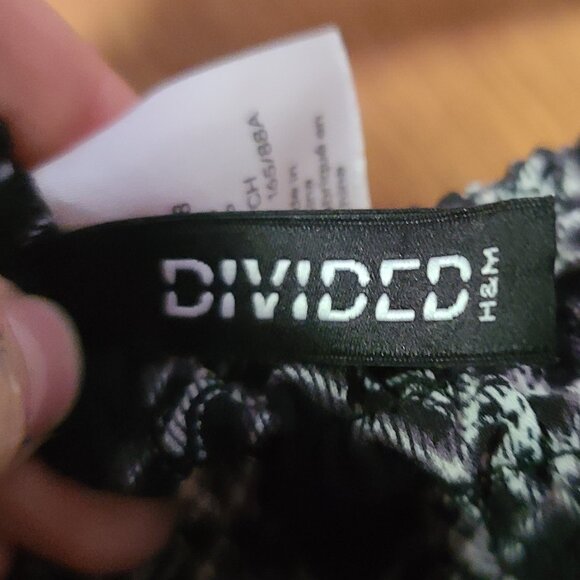 Puff-sleeved Crêped Dress from H&M - Picture 9 of 9